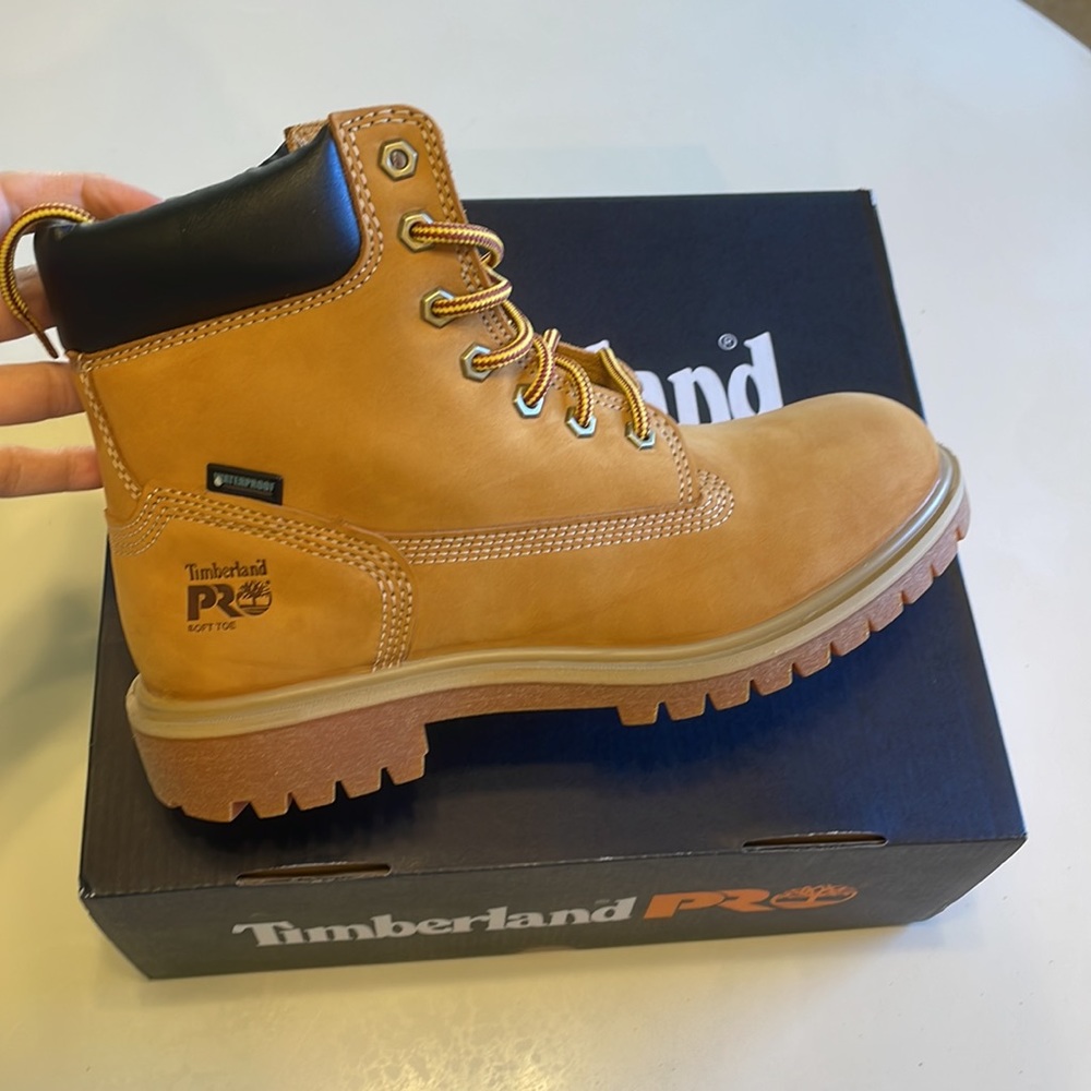 Size 8.5 women’s Timberland Pros waterproof. Never worn.